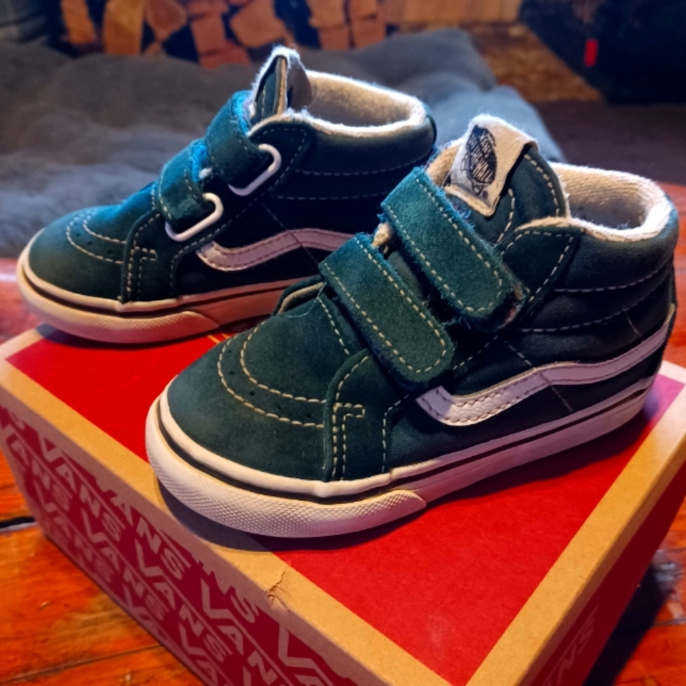 Vans toddler size 7. Blue coral